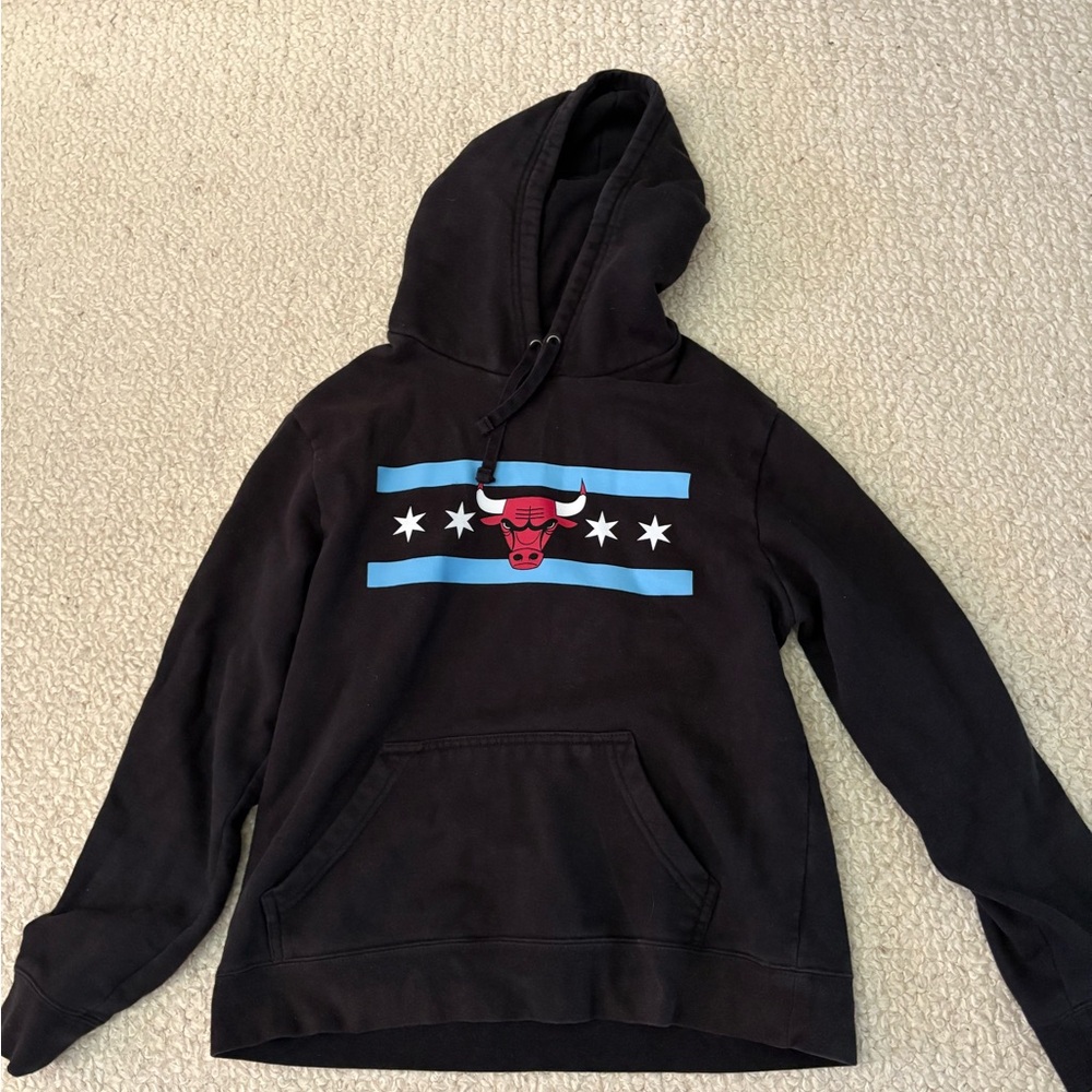 Bulls hoodie size M, fits small